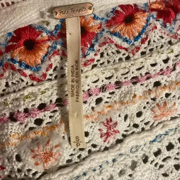 Free People - White Siesta Fiesta Colorful Embroidered Crochet V Neck Top Size S - Picture 11 of 13